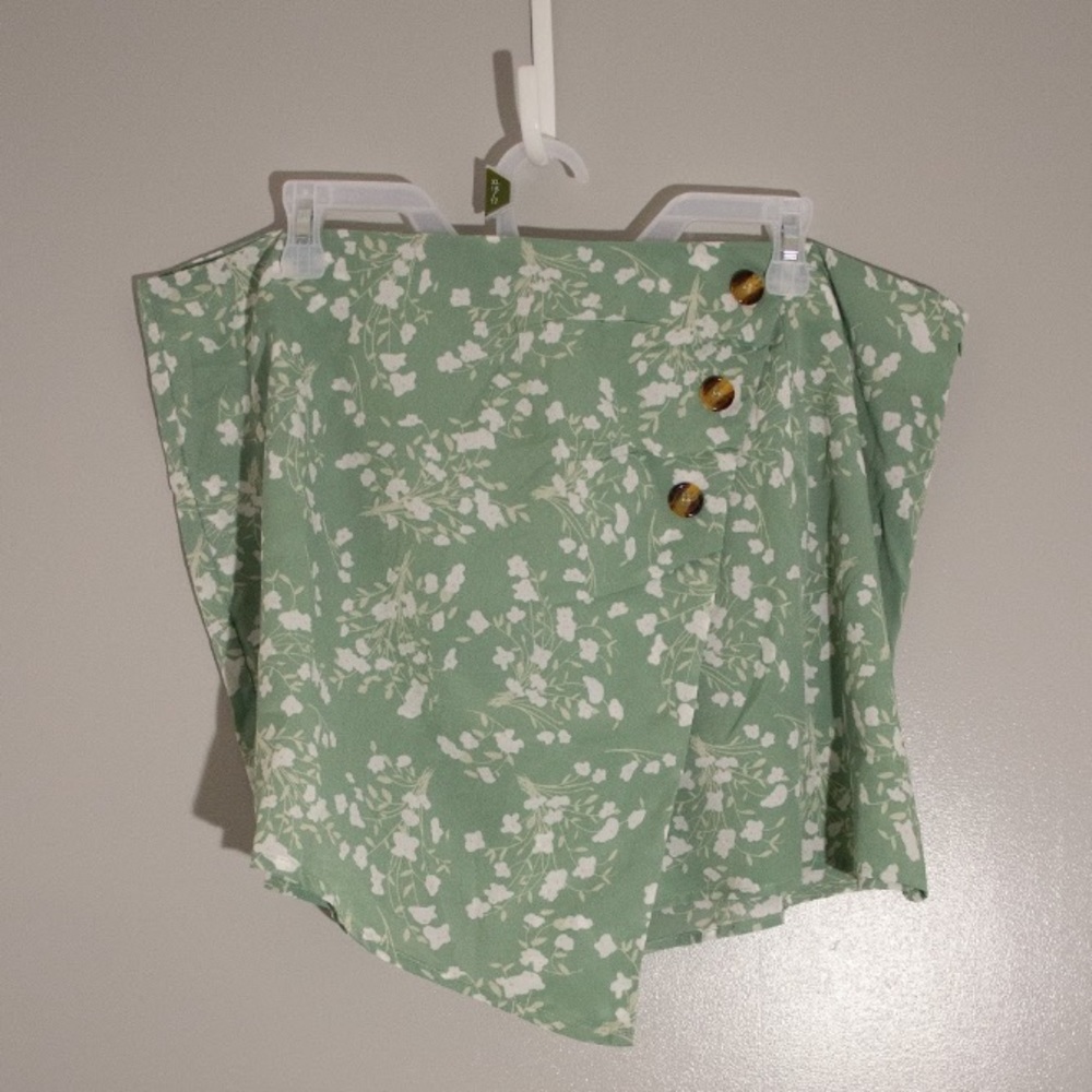 Green/White Skort